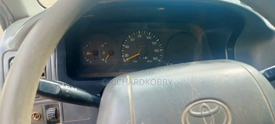 Toyota HiAce 1999 Grey