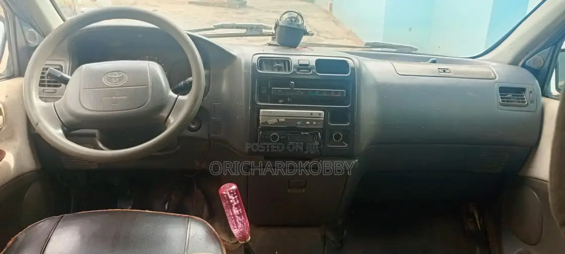 Toyota HiAce 1999 Grey