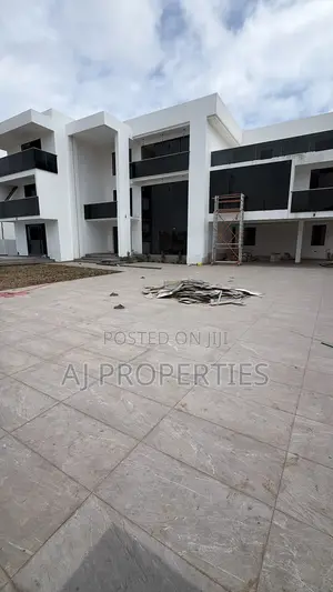 8bdrm House in East Legon for sale