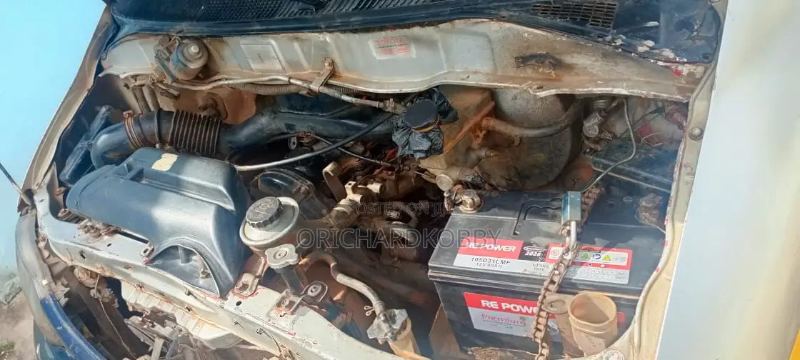 Toyota HiAce 1999 Grey