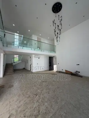 8bdrm House in East Legon for sale