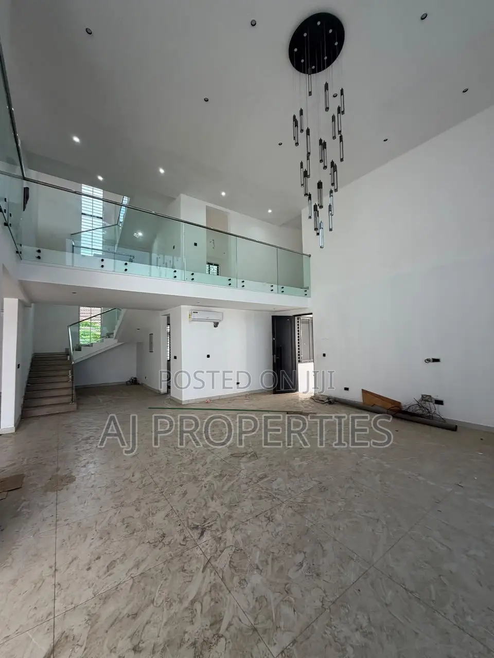 8bdrm House in East Legon for sale