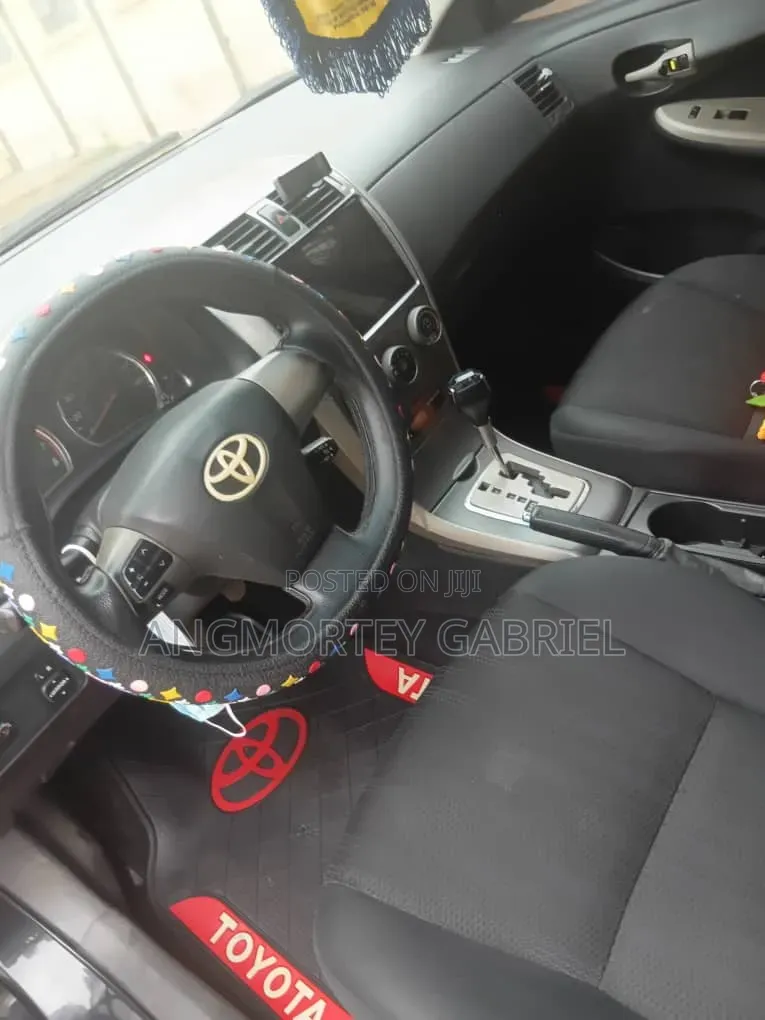 Toyota Corolla 2012 Brown