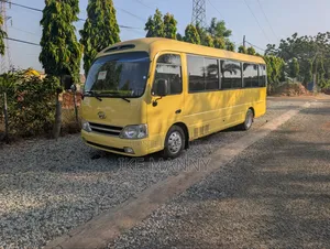 Hyundai County 2016 Yellow