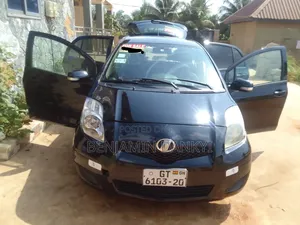 Toyota Vitz 2010 Black