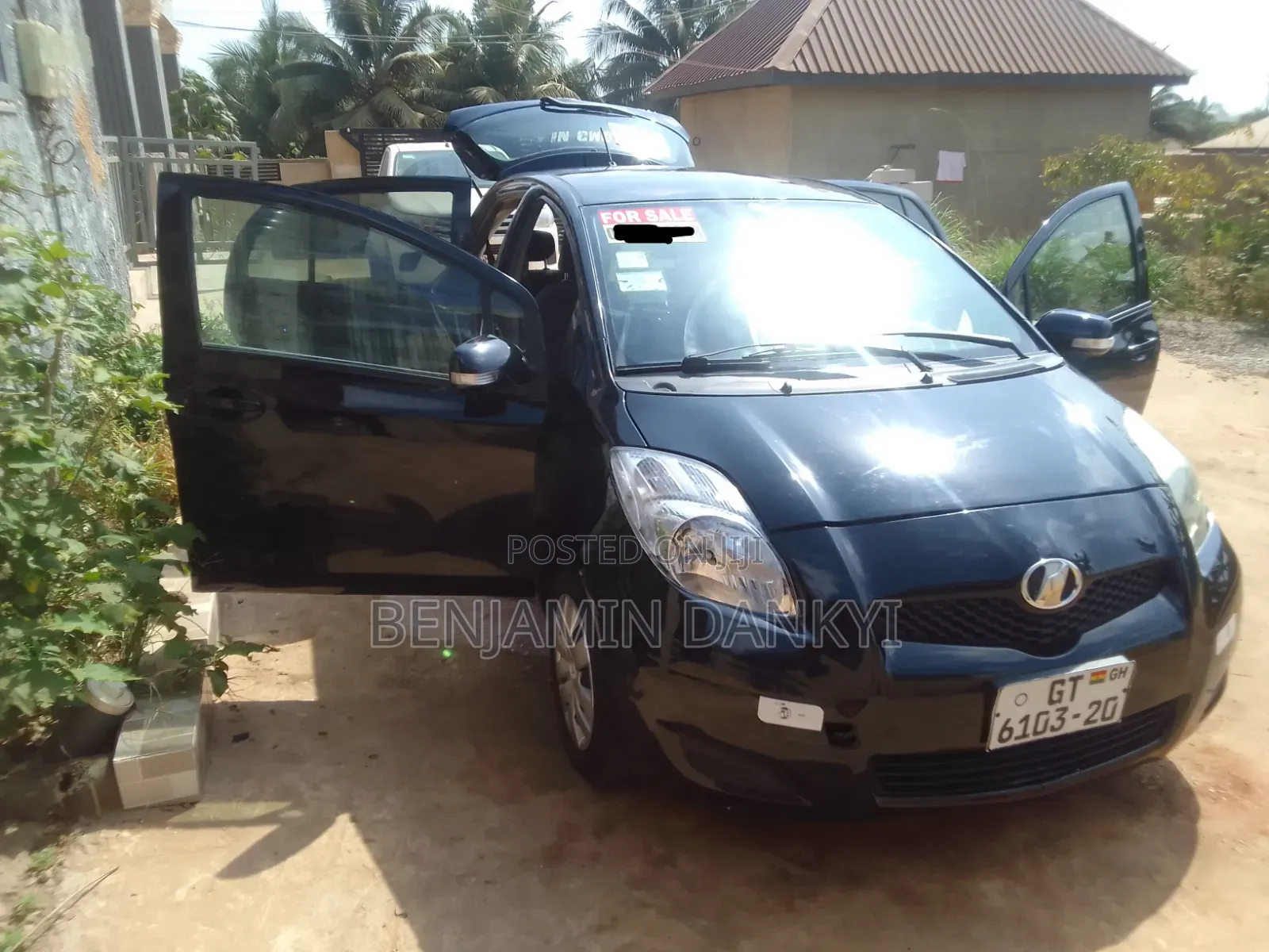 Toyota Vitz 2010 Black