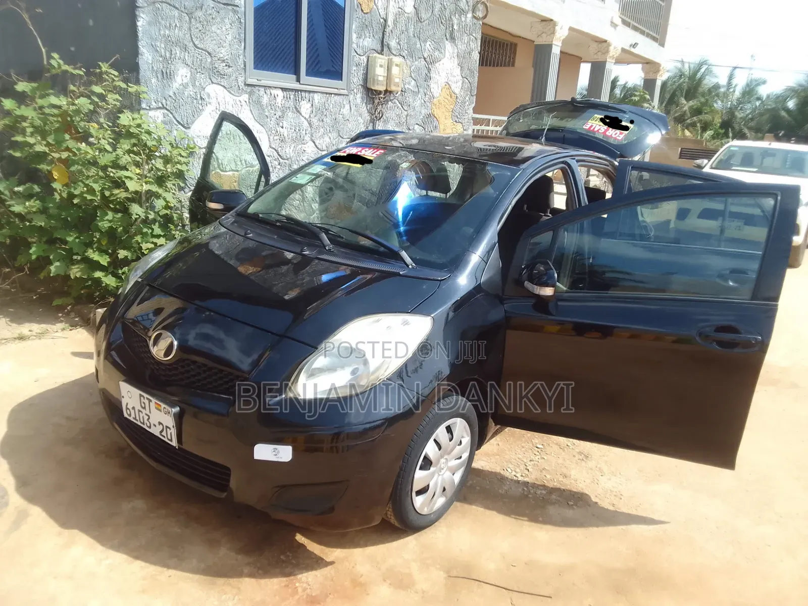 Toyota Vitz 2010 Black