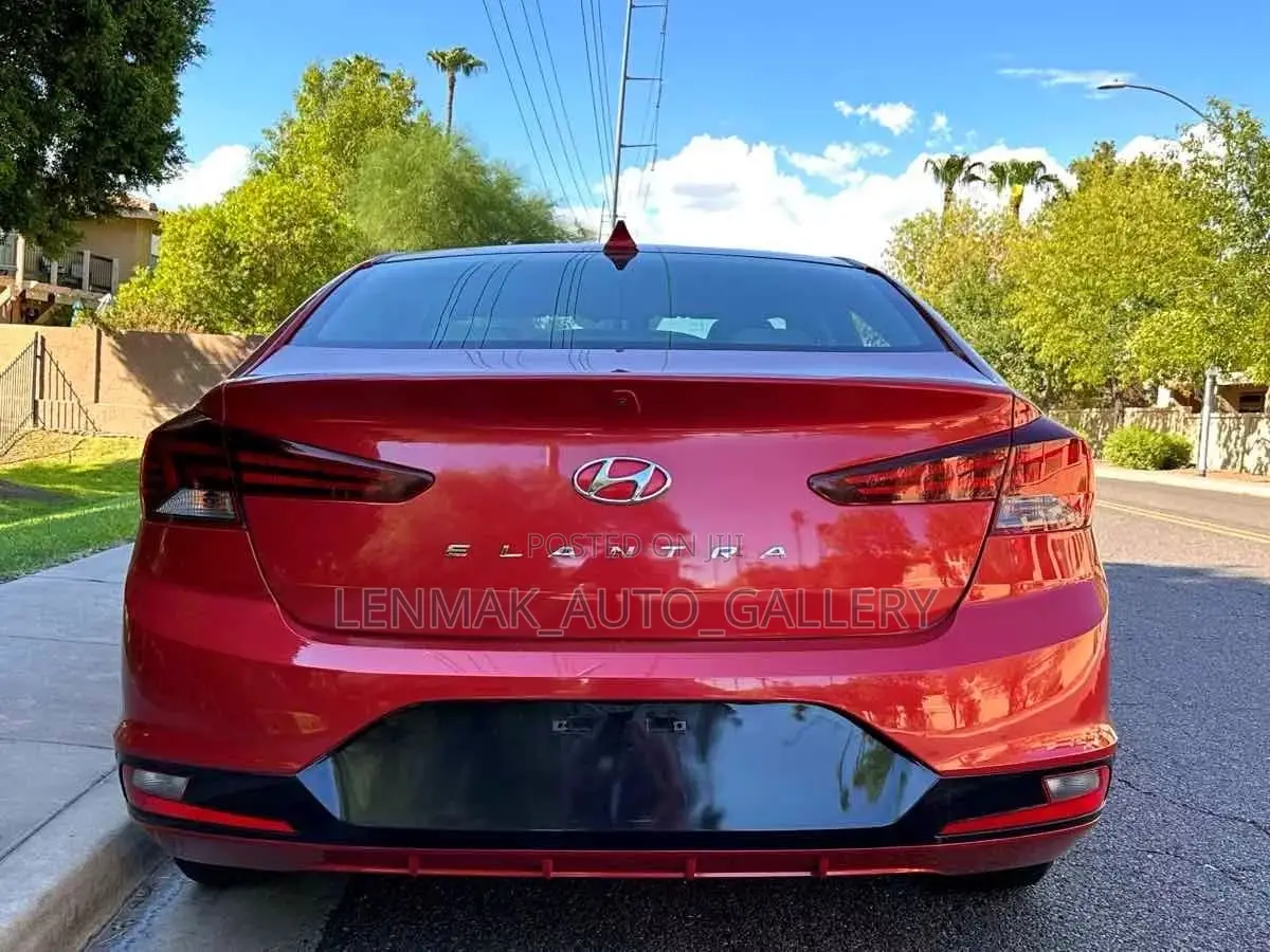 Hyundai Elantra 2020 Red
