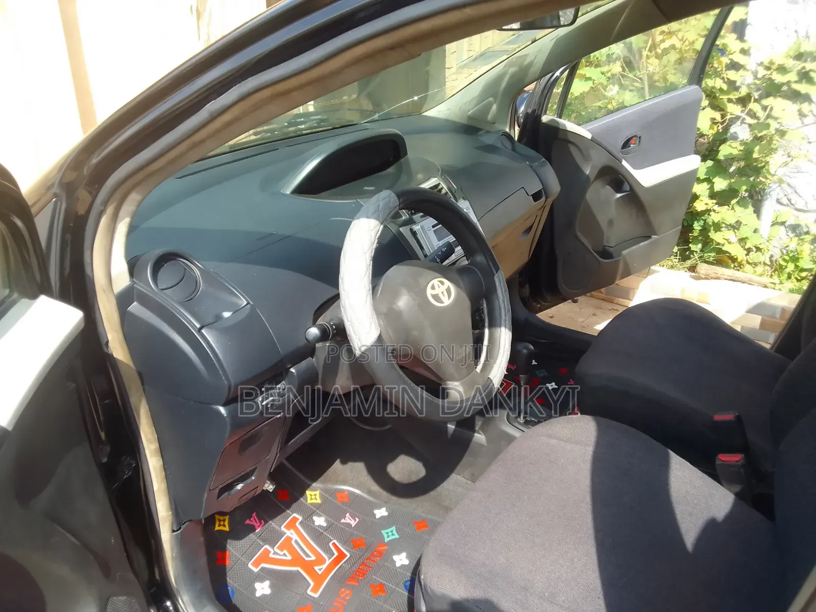 Toyota Vitz 2010 Black