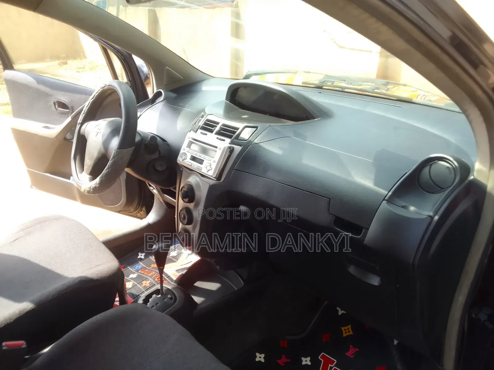 Toyota Vitz 2010 Black