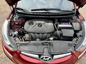 Hyundai Elantra Limited Sedan FWD (1.8L 4cyl 6A) 2016 Red