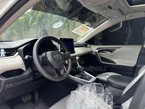 Toyota RAV4 2025 White