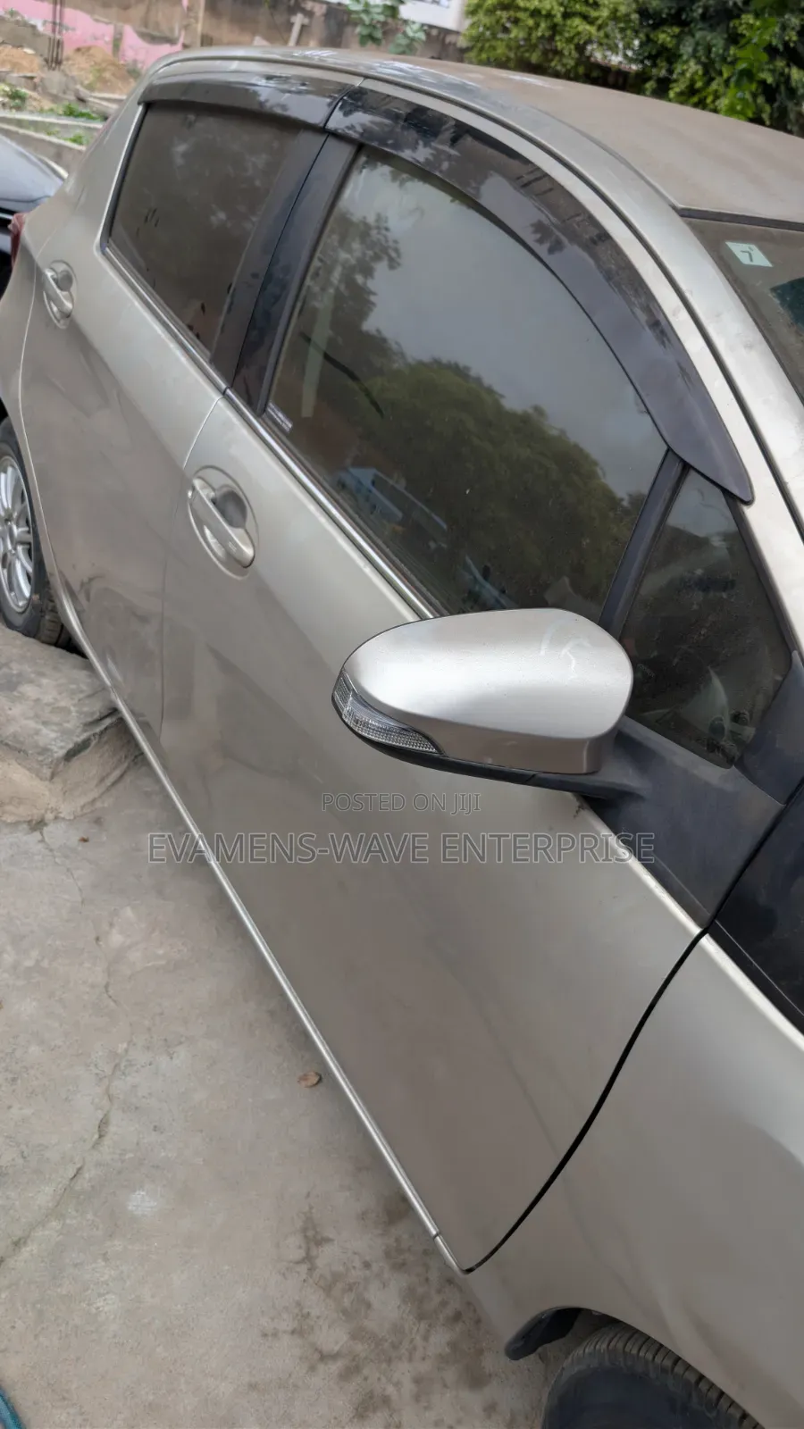 Toyota Vitz 1.3 AWD 5dr 2015 Gold