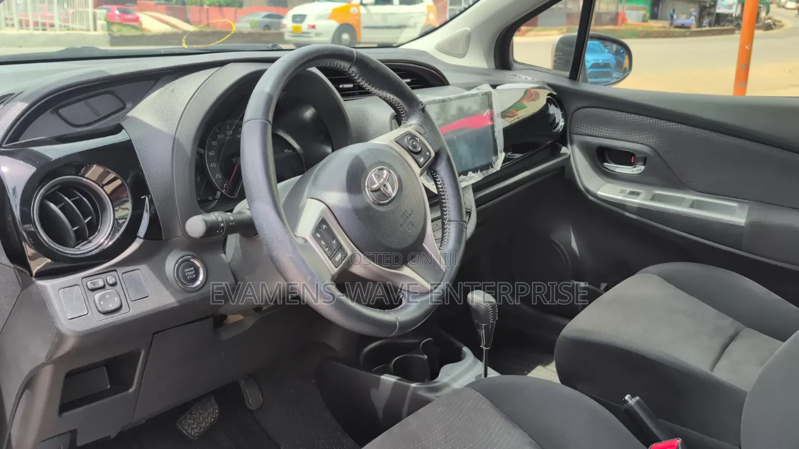 Toyota Vitz 1.3 AWD 5dr 2015 Gold