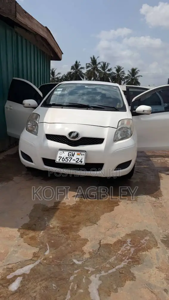 Toyota Vitz 1.0 FWD 3dr 2014 White