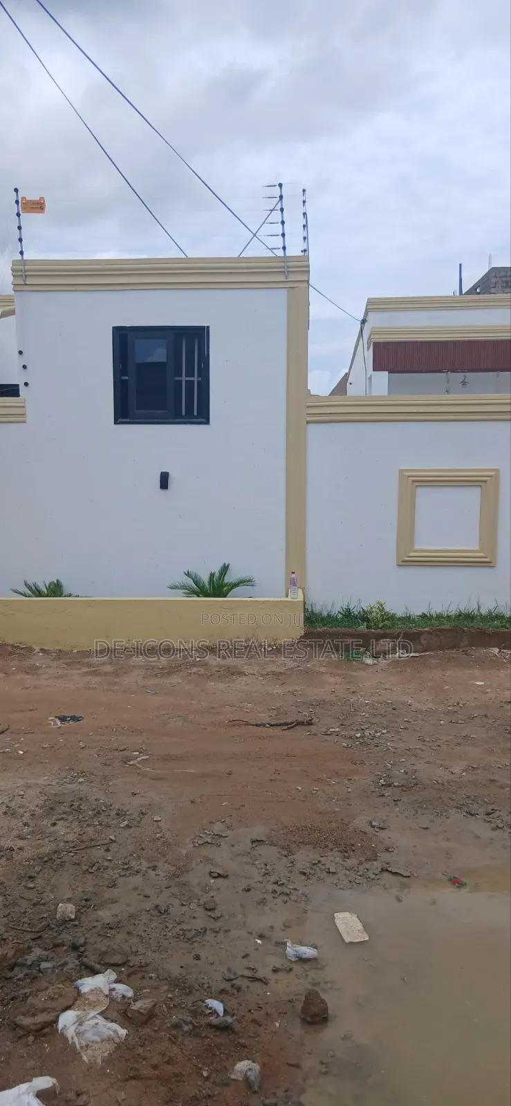 4bdrm Mansion in De-Icons Real Estate, Awutu Senya East Municipal