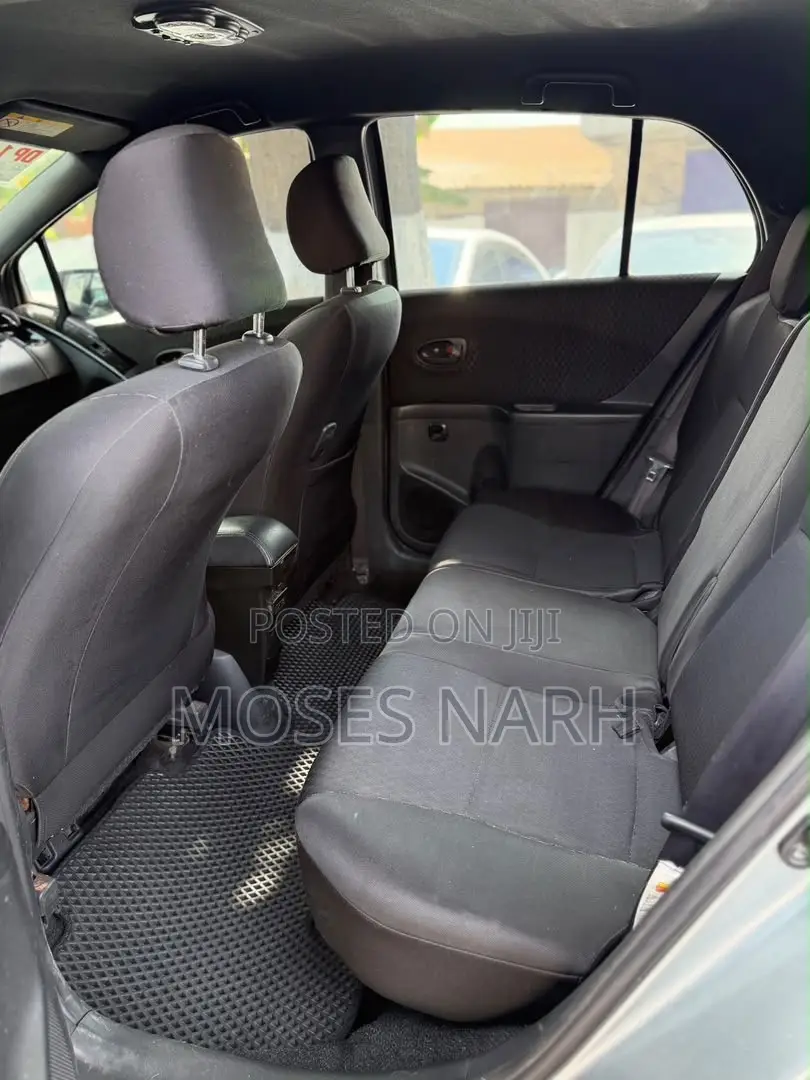 Toyota Yaris Base Hatchback 3dr 2011 Gray