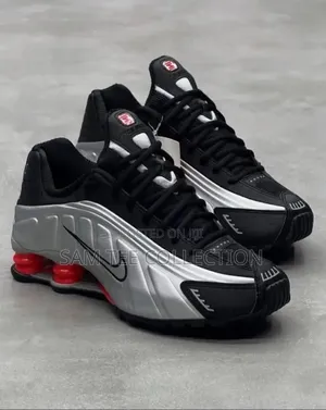 Nike Shox R4