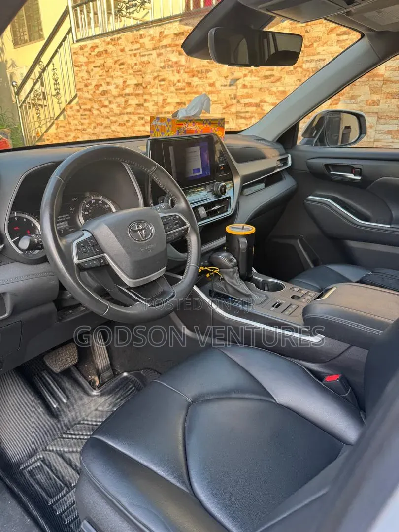 Toyota Highlander XLE AWD 2024 Pearl