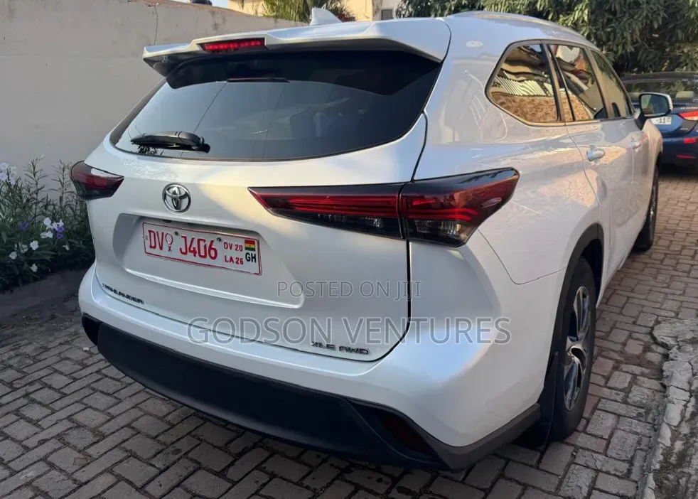Toyota Highlander XLE AWD 2024 Pearl