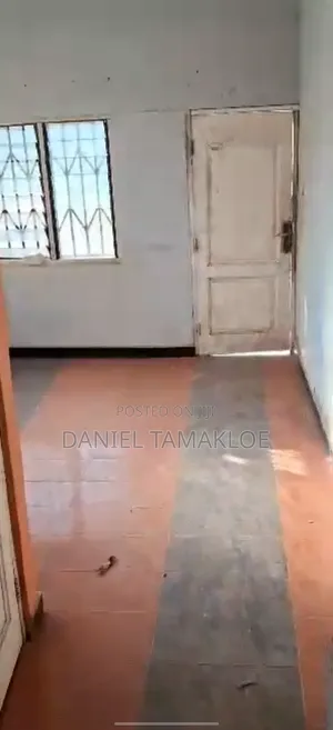 3bdrm House in Daniel Tamakloe, Weija Junction for sale