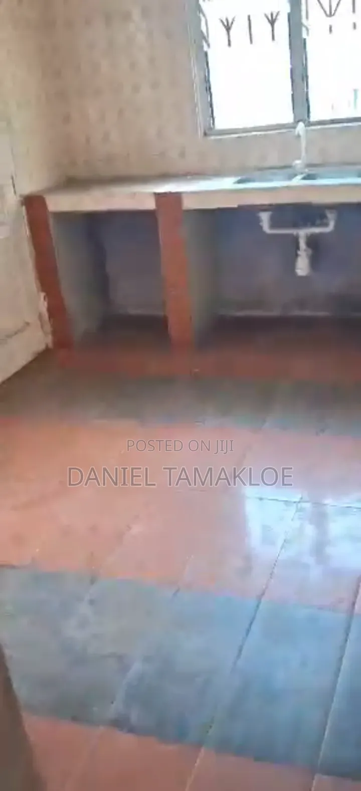 3bdrm House in Daniel Tamakloe, Weija Junction for sale
