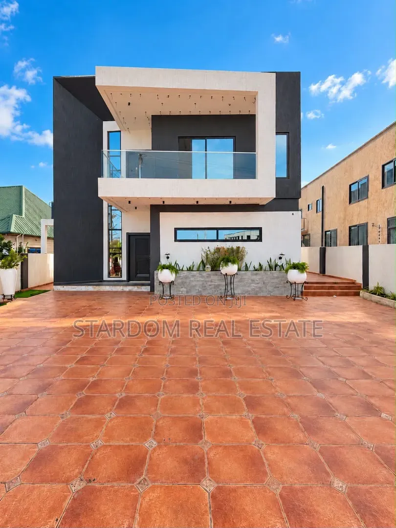4bdrm Duplex in Adenta Amponah, Barrier for sale