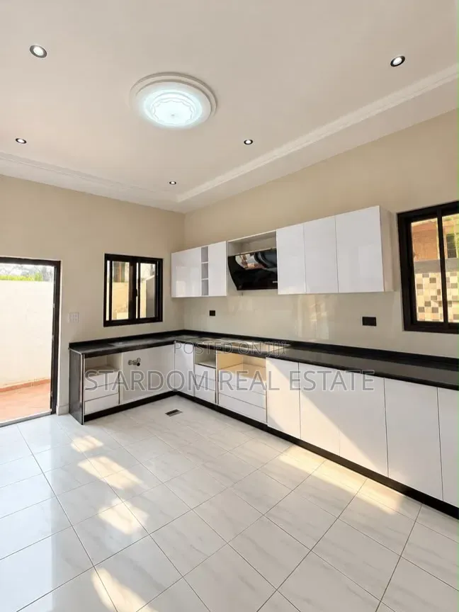 4bdrm Duplex in Adenta Amponah, Barrier for sale