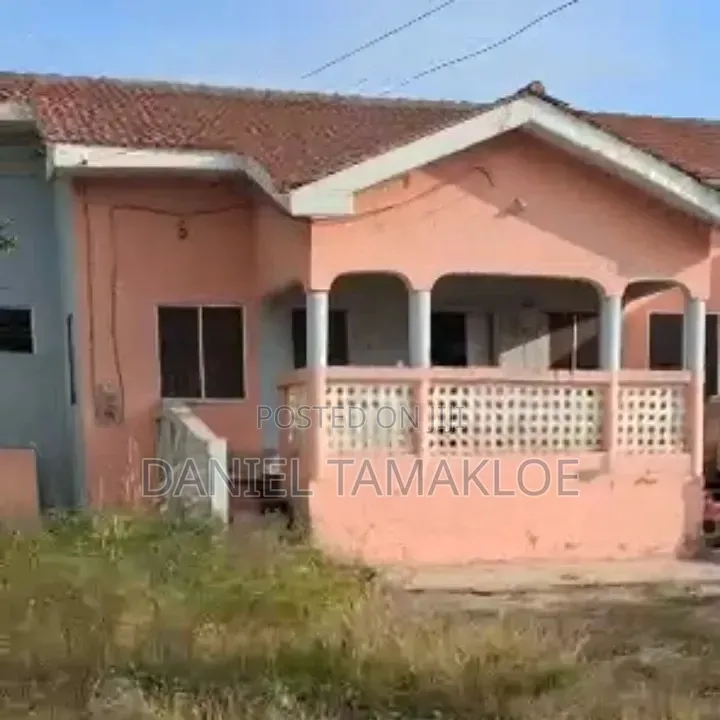 3bdrm House in Daniel Tamakloe, Weija Junction for sale