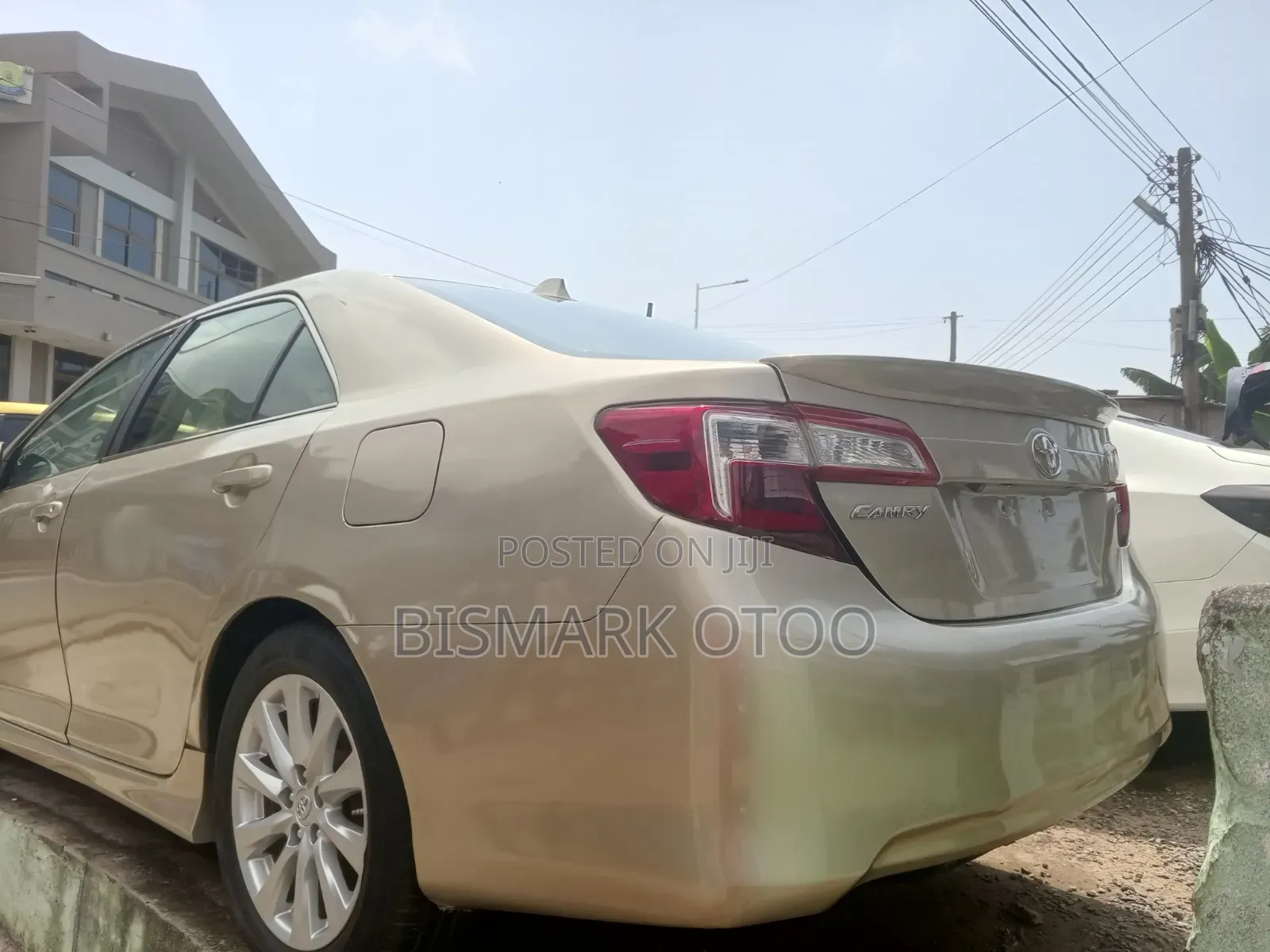 Toyota Camry SE 4dr Sedan (2.5L 4cyl 6A) 2014 Gold