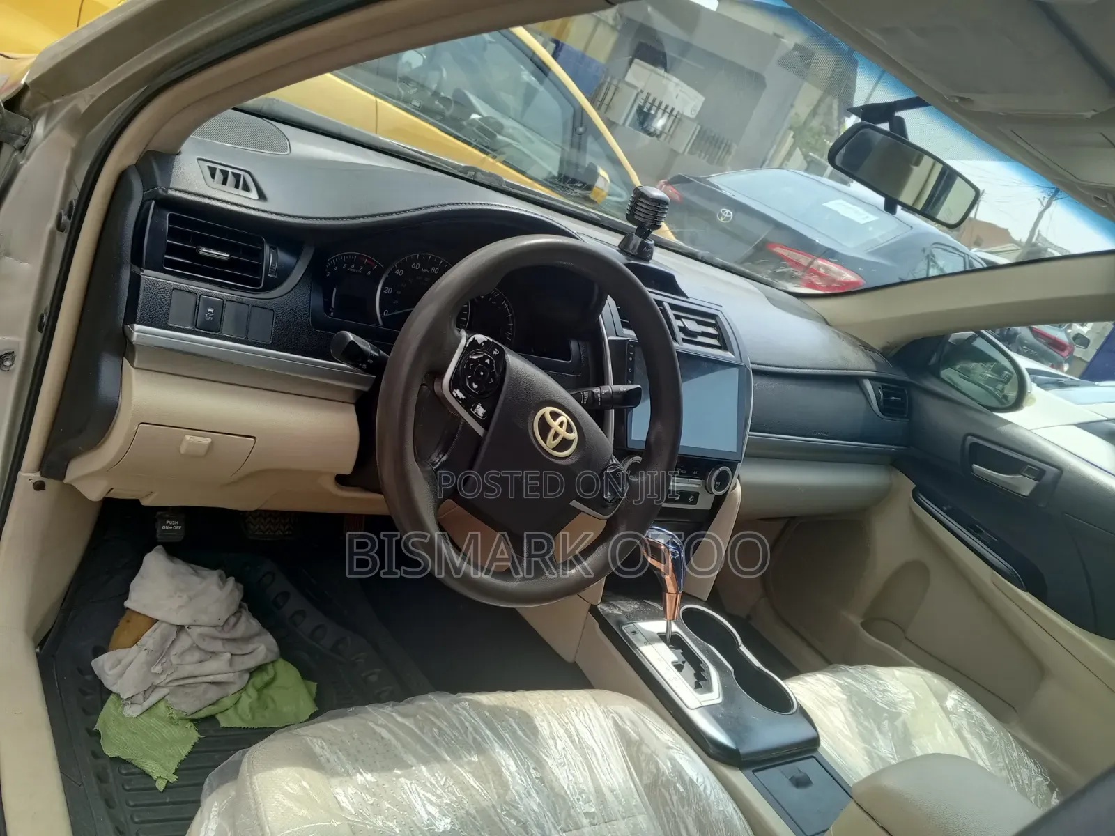 Toyota Camry SE 4dr Sedan (2.5L 4cyl 6A) 2014 Gold