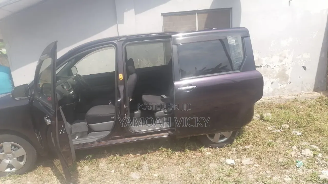 Toyota Sienta 2015 Purple