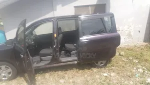 Toyota Sienta 2015 Purple