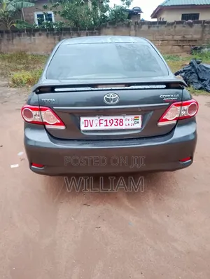 Toyota Corolla L 4dr Sedan (1.8L 4cyl 5M) 2013 Gray