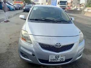 Toyota Belta 2010 Silver