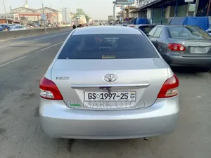 Toyota Belta 2010 Silver