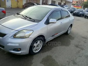 Toyota Belta 2010 Silver