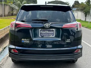 Toyota RAV4 LE AWD (2.5L 4cyl 6A) 2017 Blue