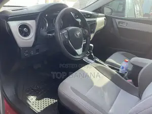 Toyota Corolla LE (1.8L 4cyl 2A) 2018 Red