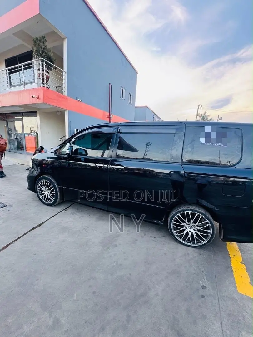 Toyota Voxy ZS Kirameki III 4WD 8-Seater 2012 Black