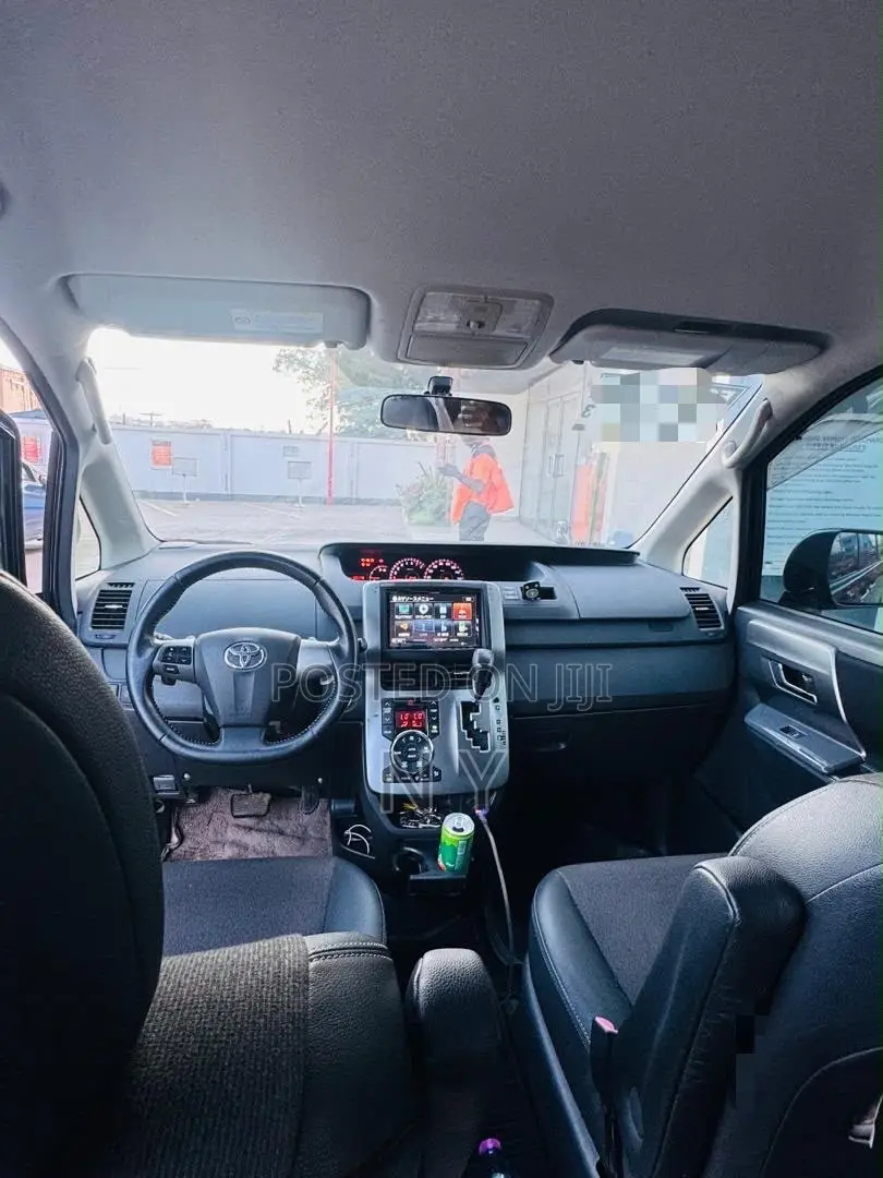 Toyota Voxy ZS Kirameki III 4WD 8-Seater 2012 Black