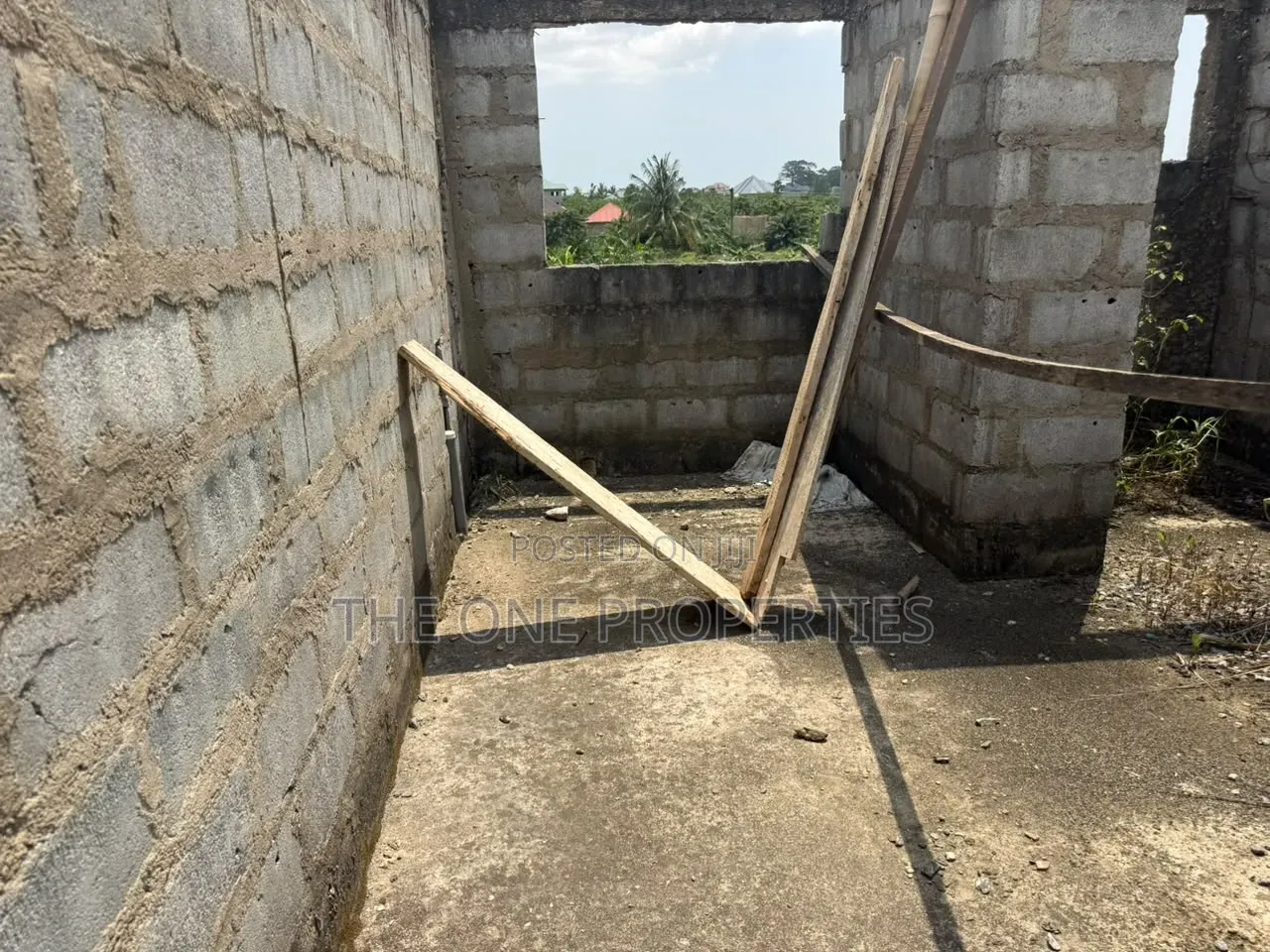 6bdrm Apartment in Pobiman -Treba, Amasaman for Sale