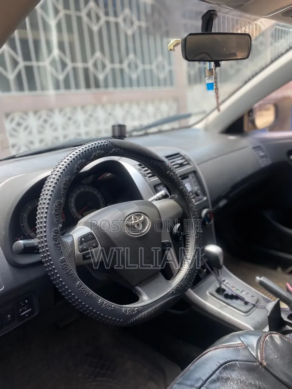 Toyota Corolla L 4dr Sedan (1.8L 4cyl 5M) 2013 Gray