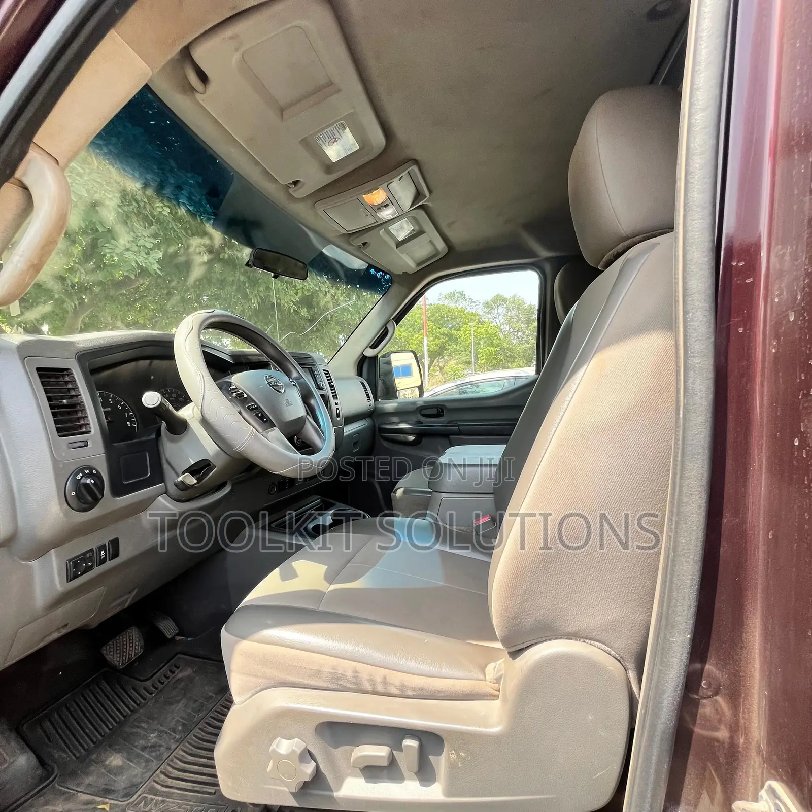 Nissan NV3500 2015 Burgundy