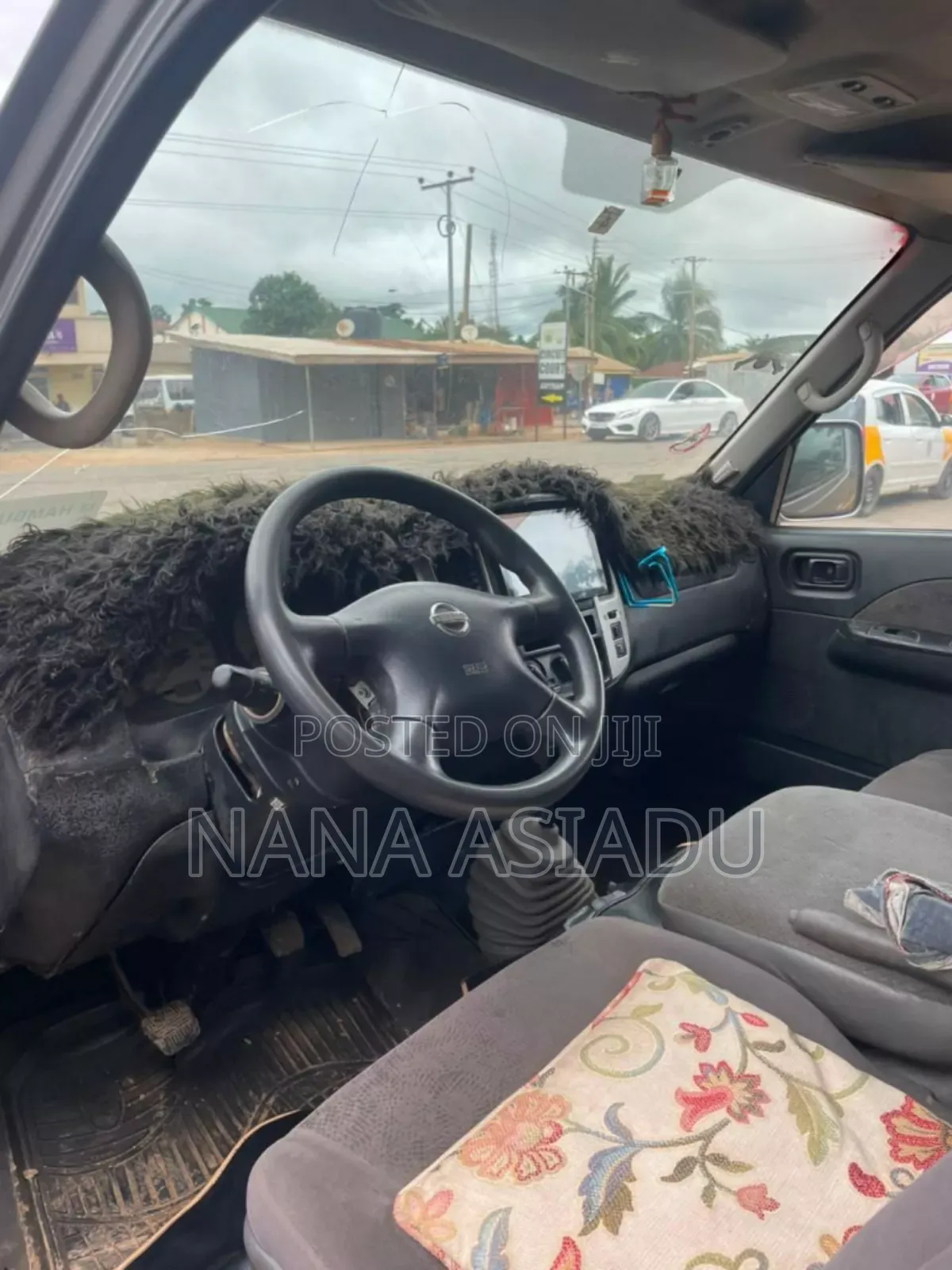 Nissan Caravan (Urvan) 2012 Silver