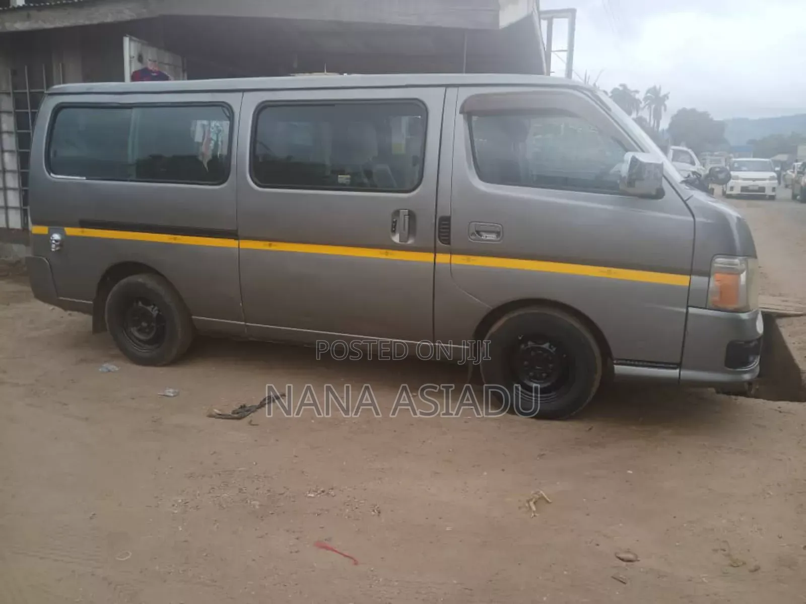 Nissan Caravan (Urvan) 2012 Silver