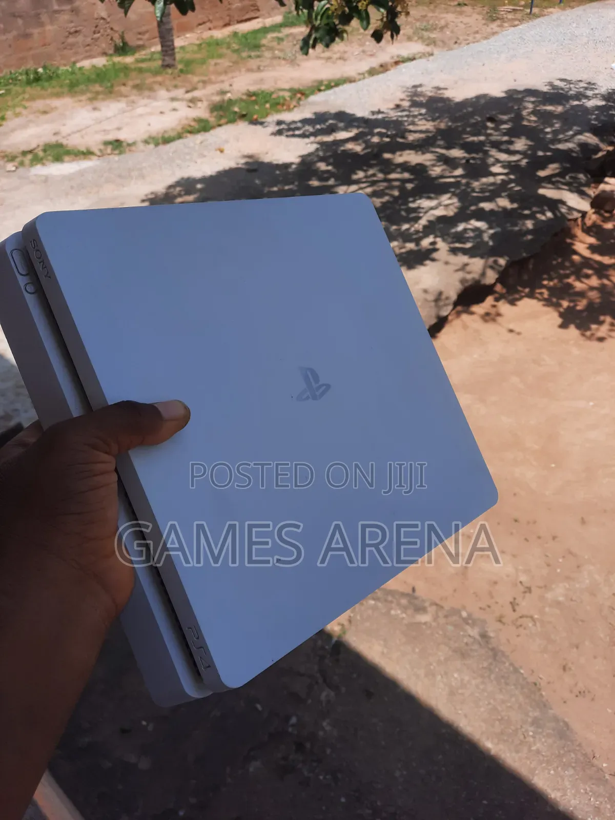 PS4 Slim Jailbreak + 8 Games and 2 Controllers