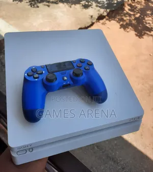 PS4 Slim Jailbreak + 8 Games and 2 Controllers