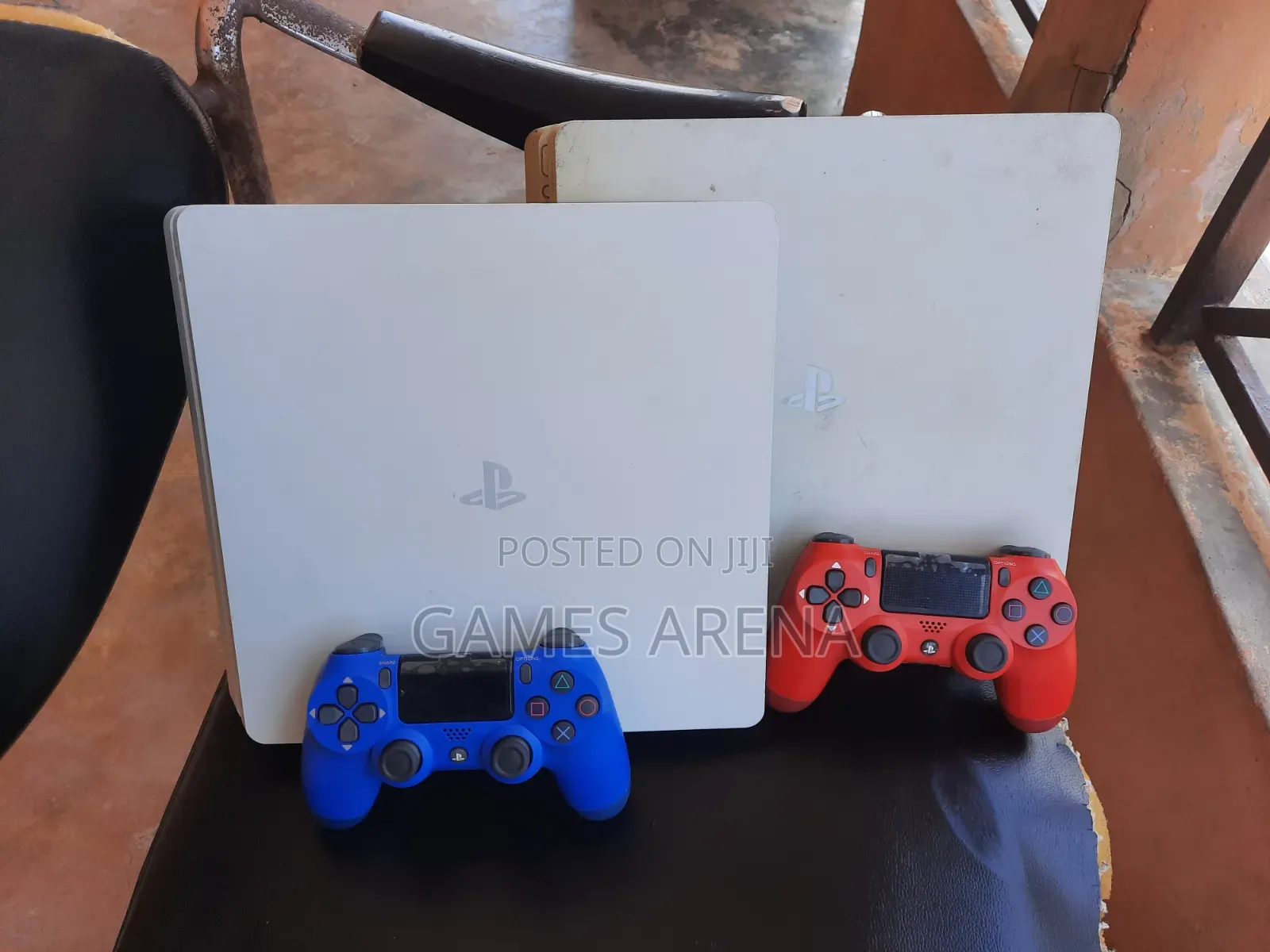 PS4 Slim Jailbreak + 8 Games and 2 Controllers