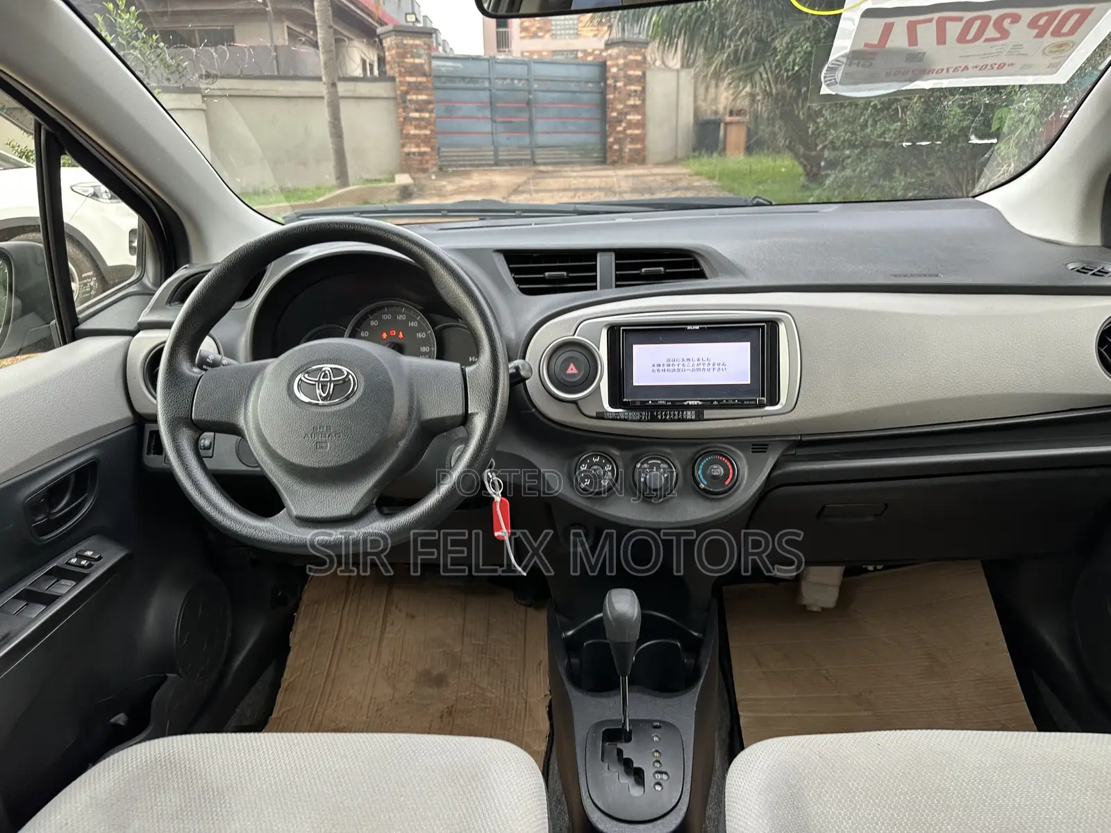 Toyota Vitz 1.5 FWD 5dr 2013 Silver
